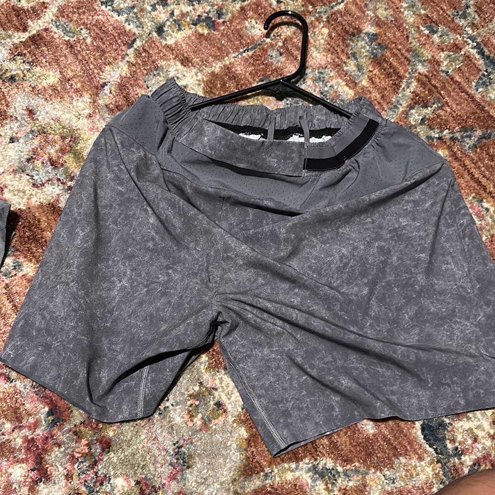Lululemon - Picture 2 of 2